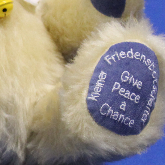 Kleiner Friedensbotschafter ?Give Peace a Chance? 33 cm Teddybr von Hermann-Coburg