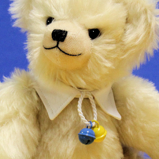 Kleiner Friedensbotschafter ?Give Peace a Chance? 33 cm Teddybr von Hermann-Coburg