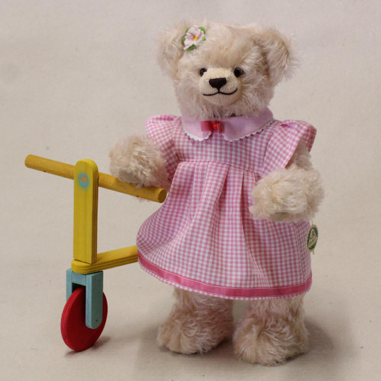 Susi Sausewind auf ihrem Dreirad 33 cm Teddybr von Hermann-Coburg
