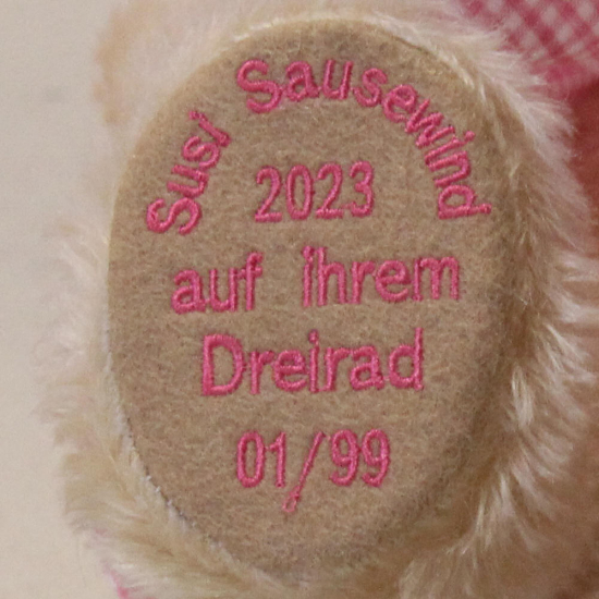 Susi Sausewind auf ihrem Dreirad 33 cm Teddybr von Hermann-Coburg