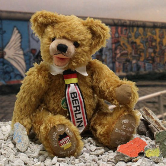 30 Jahre Fall der der Berliner Mauer 1989 - 2019 34 cm Teddy Bear by Hermann-Coburg