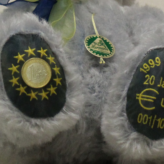 20 Jahre Euro 1999 - 2019 34 cm Teddybr von Hermann-Coburg