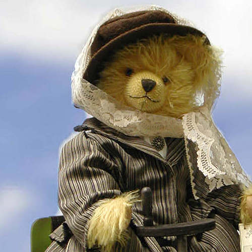 Bertha Benz - 125 Jahre Automobil 40 cm exclusive Club-Edition