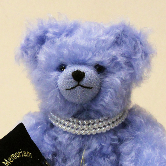 Queen Elizabeth II. In Memoriam Bear 35 cm Teddybr von Hermann-Coburg