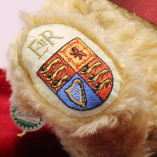 Queen Elizabeth II Celebration Bear for Her Majesty?s 95th birthday on 21st April 2021 34 cm Teddybr von Hermann-Coburg