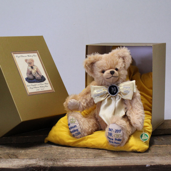 Queen Elizabeth II and Price Philips Royal Platinum Wedding Bear 35 cm Teddybär von Hermann-Coburg