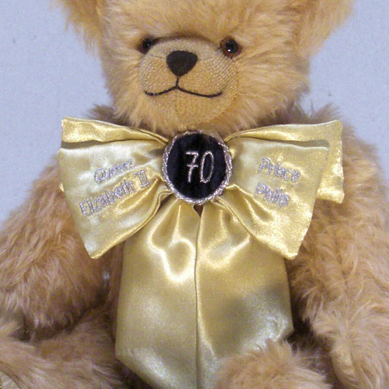 Queen Elizabeth II and Price Philips Royal Platinum Wedding Bear 35 cm Teddybr von Hermann-Coburg