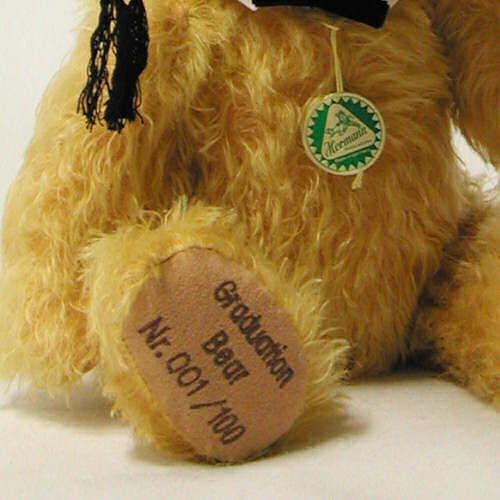 Graduation Bear 34 cm Teddybr von Hermann-Coburg