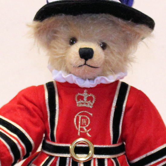 Beefeater The Royal Yeoman Warder 2023 34 cm Teddybr von Hermann-Coburg