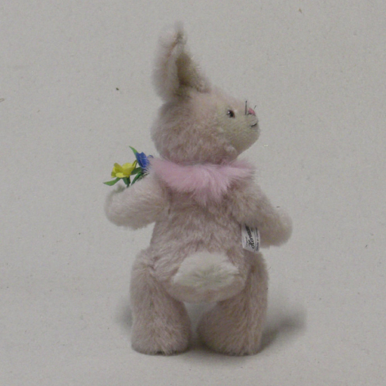 Ein kleiner Frhlingshase 19 cm Teddybr von Hermann-Coburg