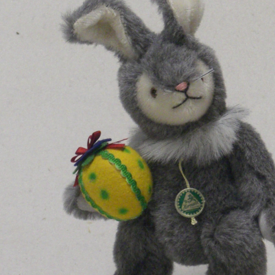 Ein kleiner Osterhase 19 cm Teddybr von Hermann-Coburg