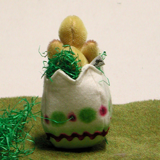 Little Chicky in the Easter Egg 7 cm Teddybr von Hermann-Coburg