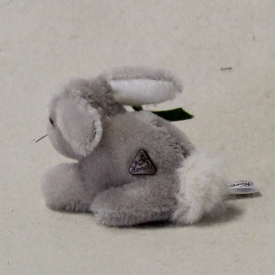 Mohair Miniatur Hoppel-Hase ?Hansi? mit kleiner Mohrrbe 9 cm Teddybr von Hermann-Coburg