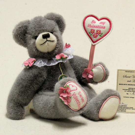 Sweet Valentine mit Herz (Modell 2019) 29 cm Teddybr von Hermann-Coburg