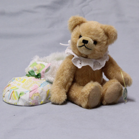 Sleeping in a Shoe  Baby Bear 23 cm Teddybr von Hermann-Coburg