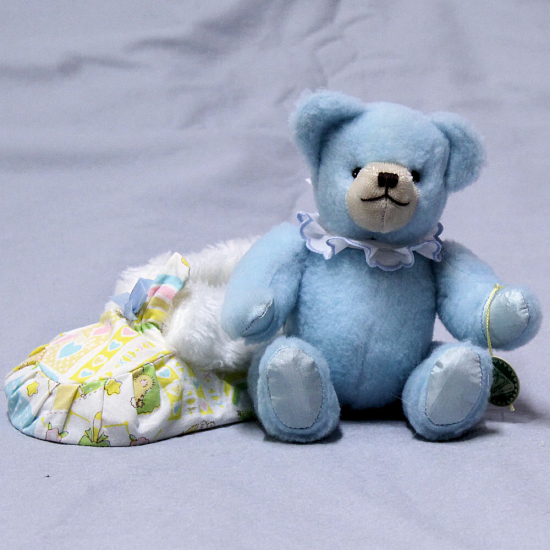 Sleeping in a Shoe - Baby Boy 22 cm Teddybr von Hermann-Coburg