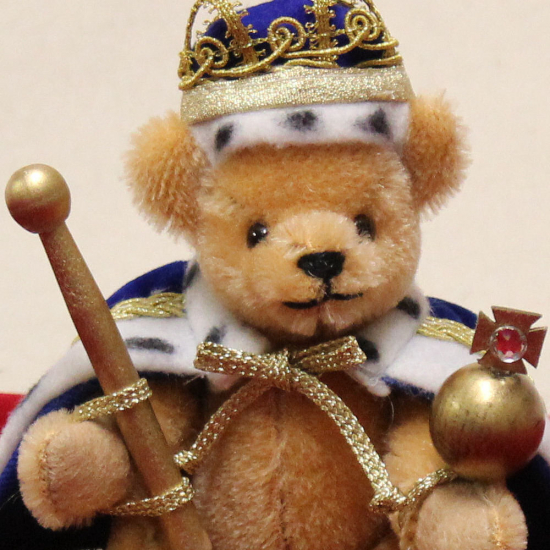 Coronation Ornament 2023 King Charles III. 14 cm Teddybr von Hermann-Coburg