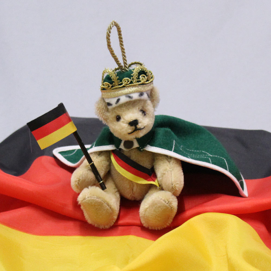 Knig Fuball HERMANN Ornament 2024 14 cm Teddybr von Hermann-Coburg