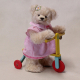 Susi Sausewind auf ihrem Dreirad 33 cm Teddybr von Hermann-Coburg