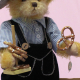 Oktoberfest Brezel-Willy 36 cm Teddybr von Hermann-Coburg