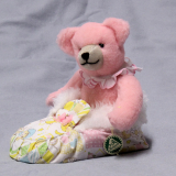 Sleeping in a Shoe - Baby Girl 22 cm Teddybr von Hermann-Coburg